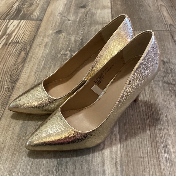 A New Day Gold Metallic Heels - Picture 4 of 7